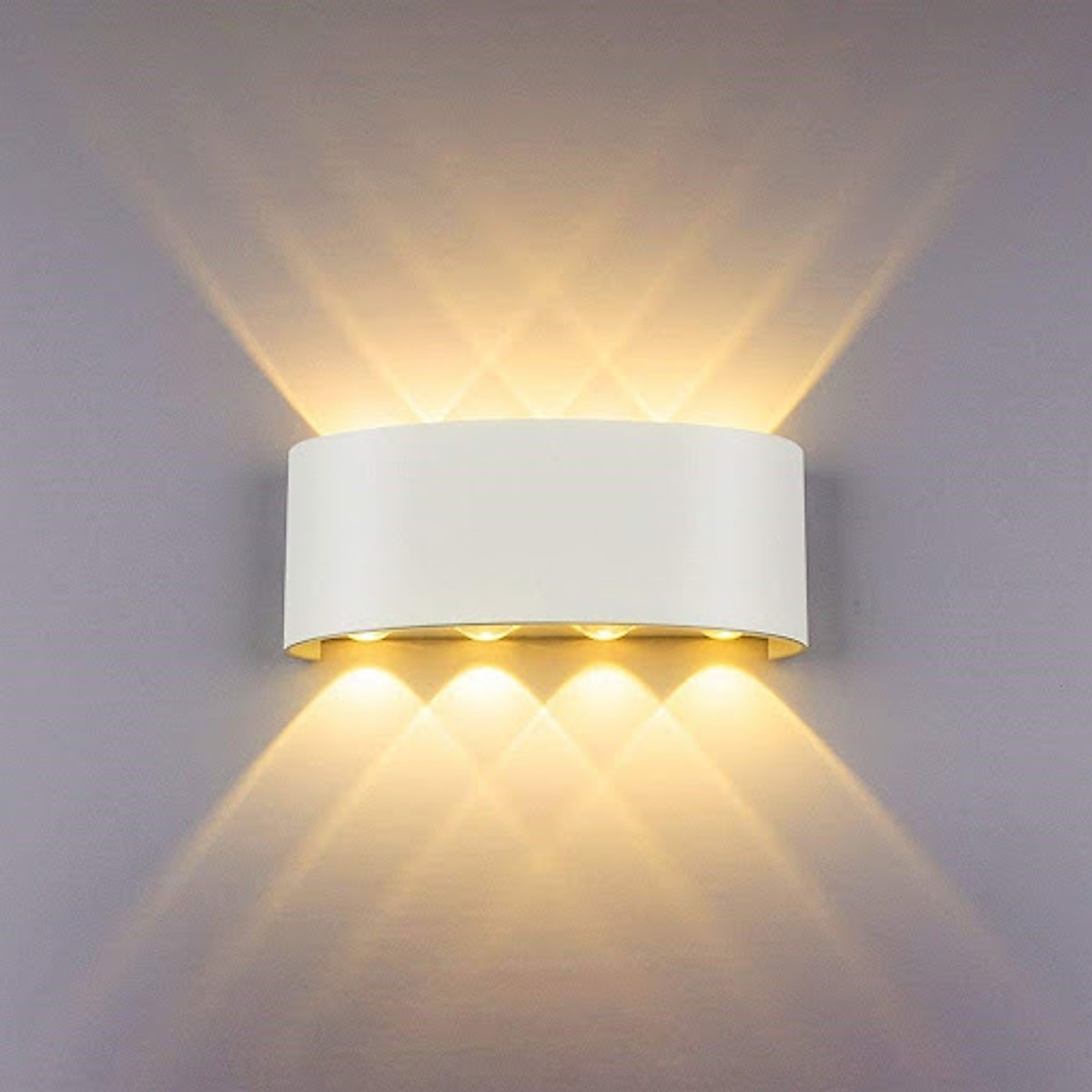 Sử dụng đèn led gắn tường cho bên trong hoặc bên ngoài quán cafe