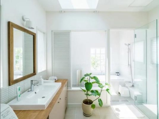 Nhà vệ sinh Nhật thường tận dụng rất nhiều ánh sáng tự nhiên