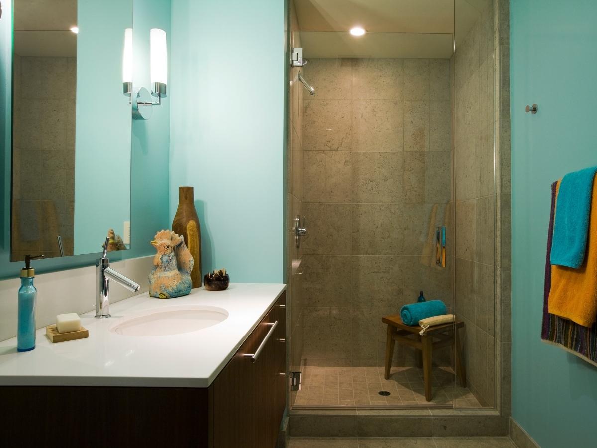 Mẫu thiết kế phòng tắm nhỏ, sử dụng gam màu pastel