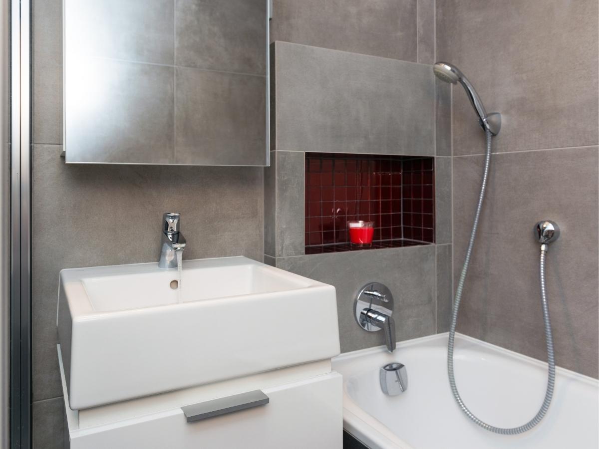 Trang bị vật dụng hiện đại giúp căn phòng tắm nhỏ nhắn trở nên tiện nghi