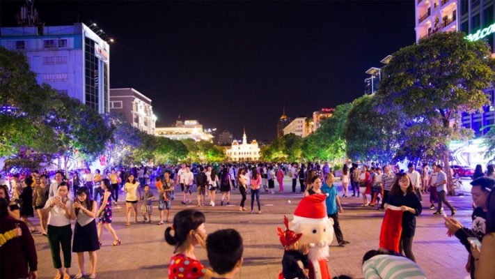 Phố đi bộ Nguyễn Huệ - Điểm đi chơi thú vị ở Sài Gòn
