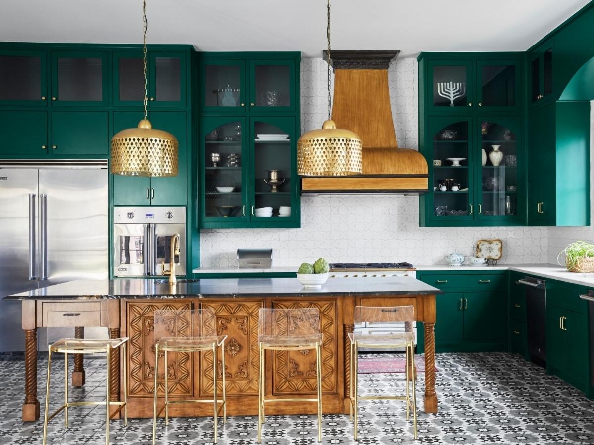 Sự hài hòa trong cách phối màu giúp không gian nhà bếp trở nên ấm cúng hơn