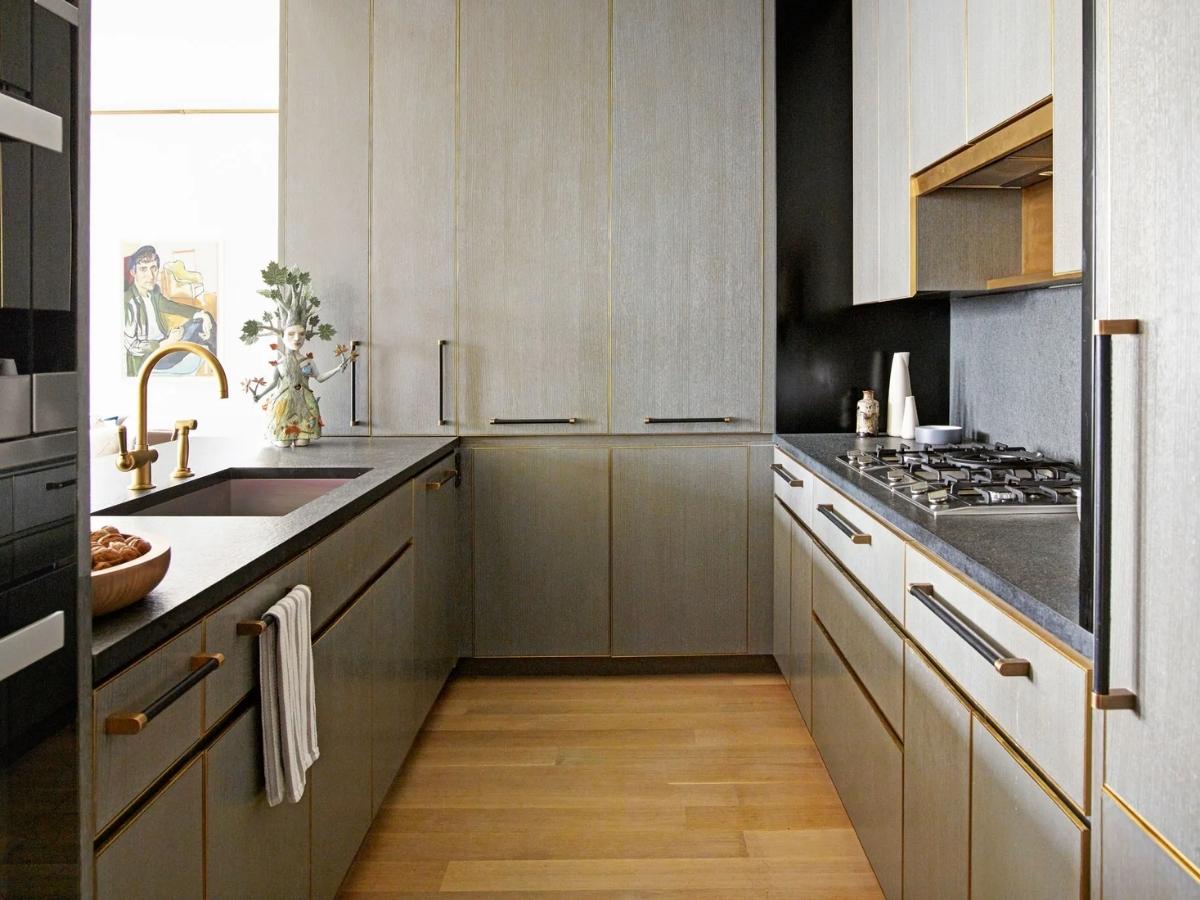 Giá treo tường giúp tối ưu không gian lưu trữ cho những căn bếp có diện tích hạn chế