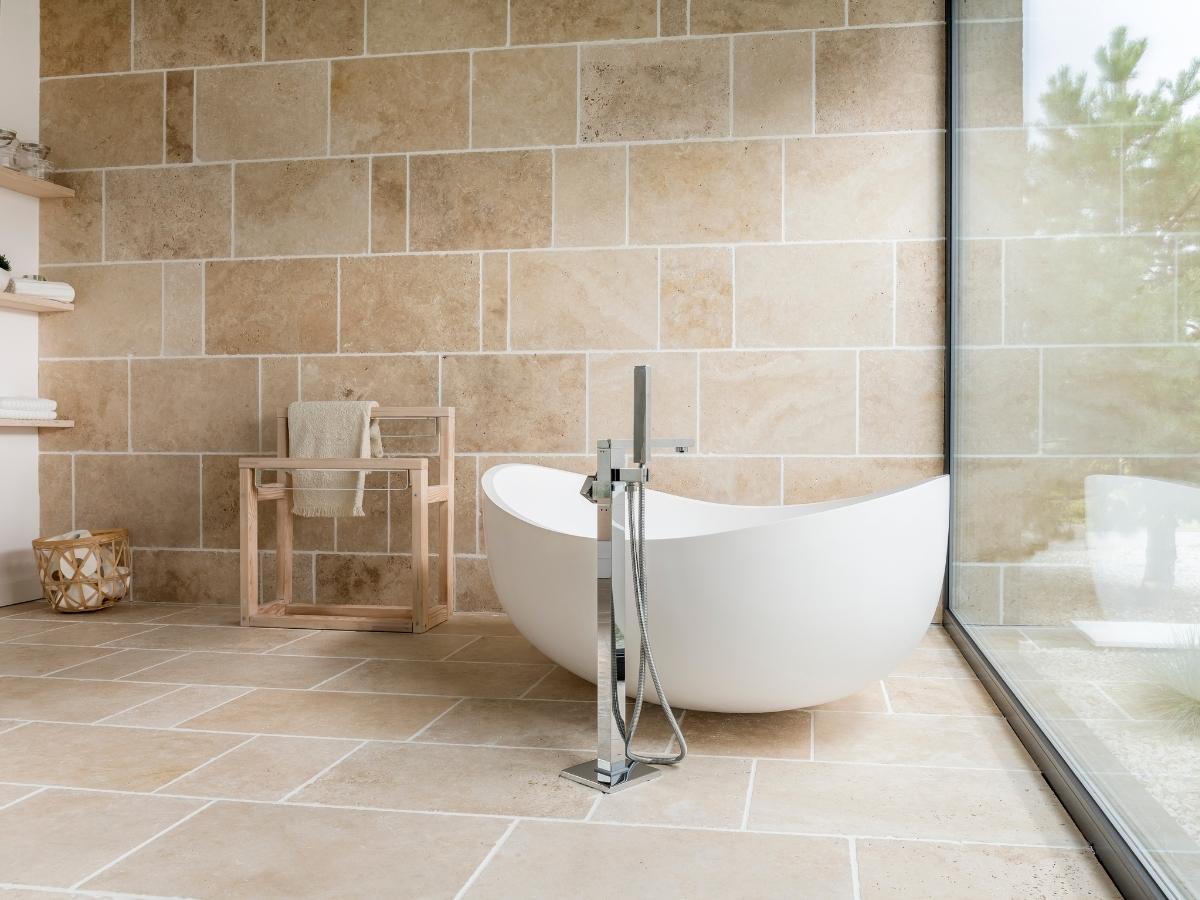 Thiết kế bồn tắm cách điệu giúp tạo điểm nhấn cho không gian nhà tắm
