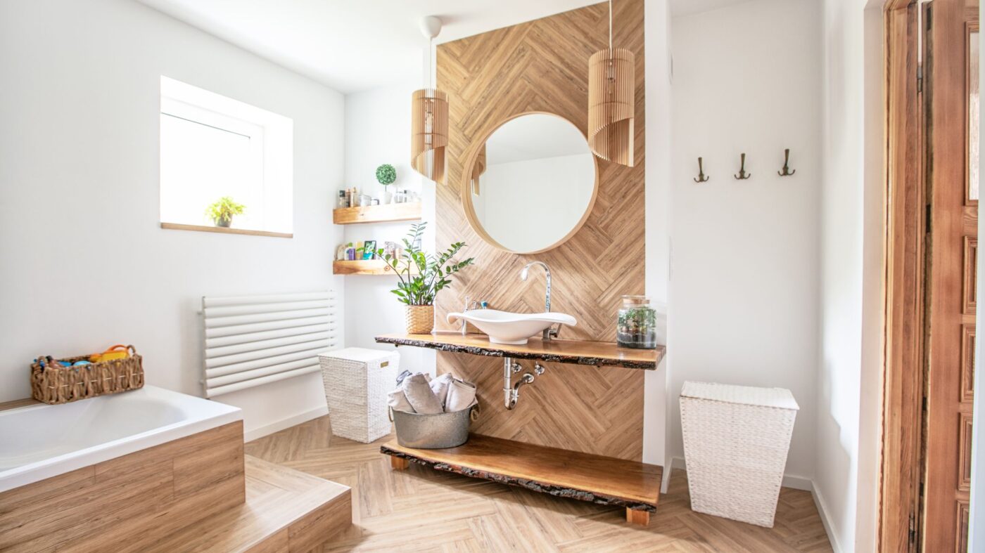 Tủ gương gỗ giúp nhà tắm tiện nghi 