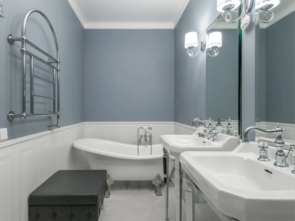 Sự thanh lịch và đẳng cấp của không gian phòng tắm mang phong cách Vintage với vòi sen và bồn tắm độc nhất vô nhị.