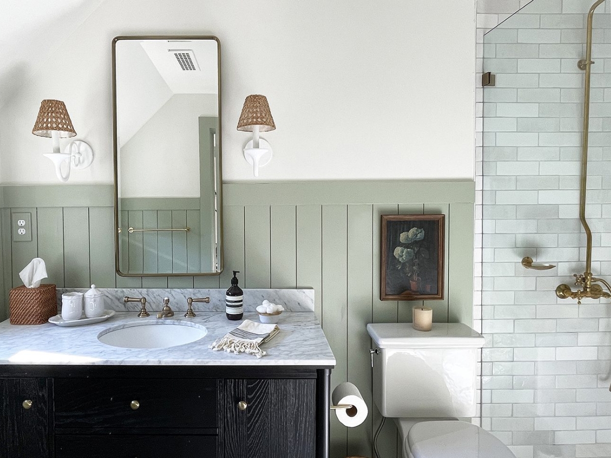 Trải nghiệm không gian phòng tắm đầy lãng mạn với phong cách Vintage và gương soi mang nét cổ điển.