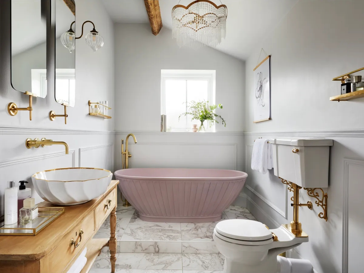 Mang đến sự độc đáo và tinh tế cho không gian phòng tắm với chậu rửa và vòi nước mang phong cách Vintage.