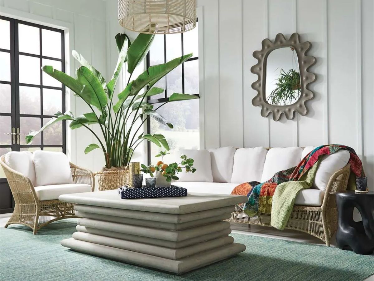 Thu hút với màu sắc tươi sáng và những họa tiết trang trí thiên nhiên đặc trưng của không gian phòng khách nhỏ 15m2 theo phong cách trang trí nhiệt đới